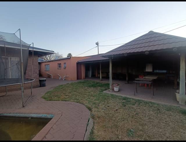 4 BEDROOM HOUSE FOR SALE IN VANDERBIJLPARK CE 2